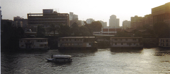 caironilehouseboat.jpg (48161 bytes)