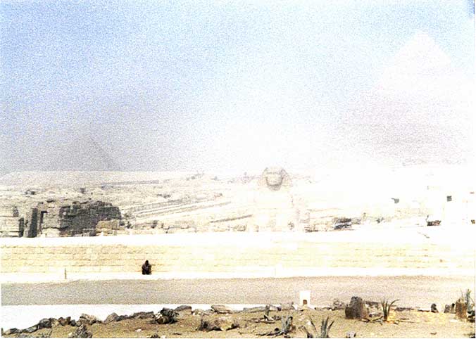 cairopyramidsbadair.jpg (48480 bytes)