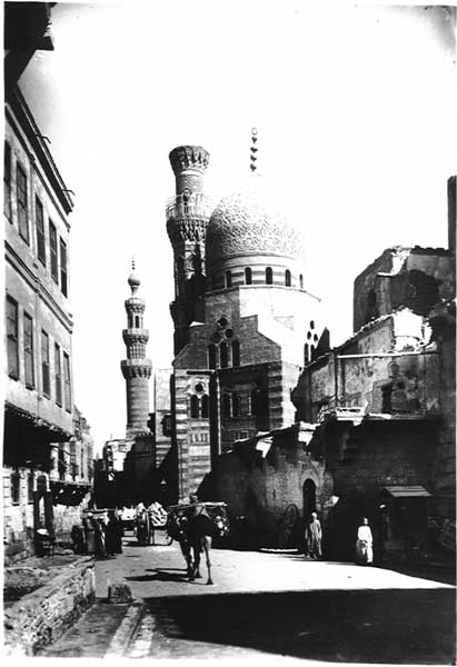 mosque.jpg (38146 bytes)