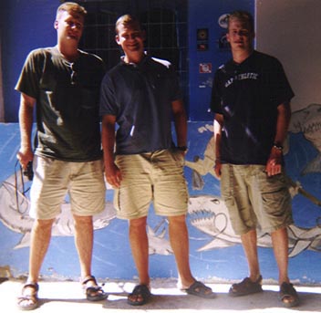 sharksbayusguys.jpg (26487 bytes)